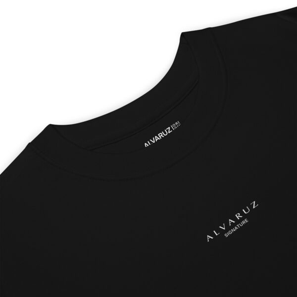 mens-premium-heavyweight-tee-black-product-details-6882e28f9bfad.jpg ALVARUZ—SIGNATURE T-shirt, relaxed style, unisex, long and comfortable silhouette.